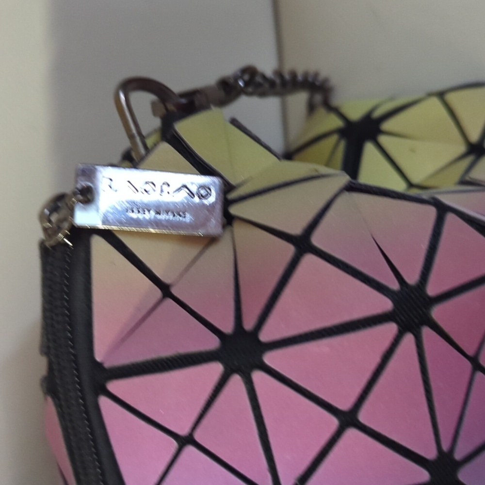 Bao Bao crossbody - Picture 2 of 8